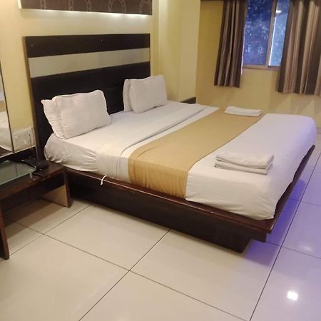 Hotel Kadamb Inn Ahmedabad Exterior photo